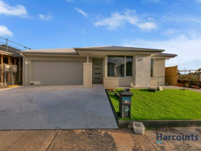 12 Linburn Street, THORNHILL PARK, VIC 3335