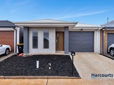 13 Maclaren Drive, MELTON SOUTH, VIC 3338